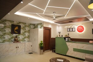 Deluxe Double Room | Lobby - I Cloud Elite Suites (Bengaluru)