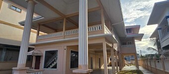 FiveHubs Guest House-Amazing View
