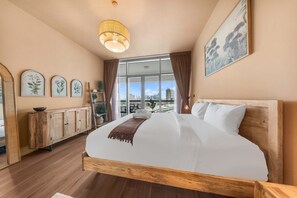 House - Free Housekeeping Visits During Your Stay - Stayshort - Modern 1BR in Prime Business Bay That Sleeps 3 (Dubai)