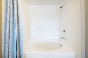 ベーシック ルーム | バスルーム | ヘアドライヤー、タオル