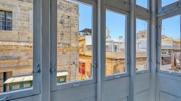 Habitación doble Deluxe | Escritorio, espacio para trabajar con laptop y wifi gratis