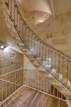 Lobby - Dar Vitorja (Senglea)