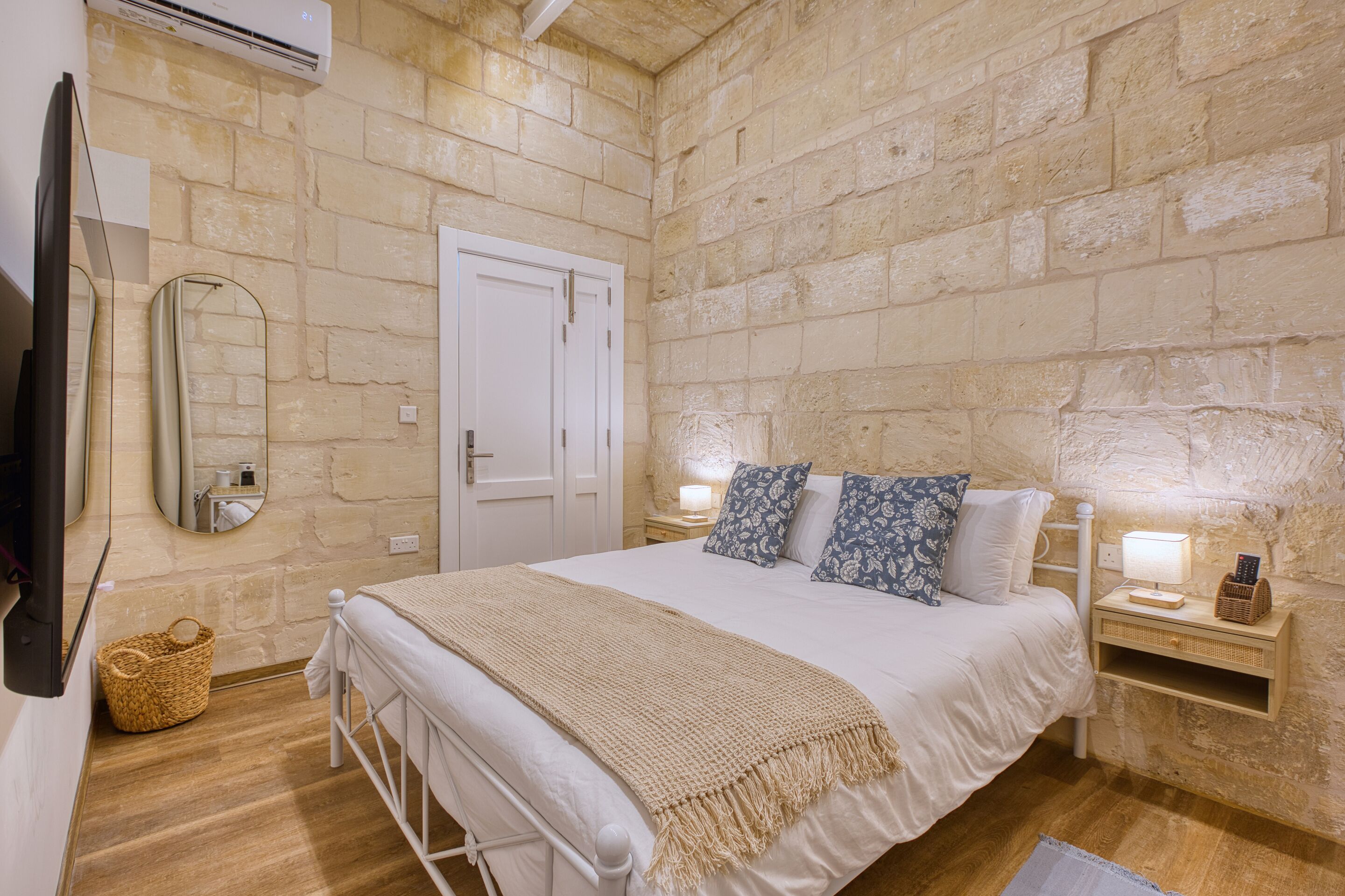 Deluxe Double Room | Desk, laptop workspace, WiFi (free)