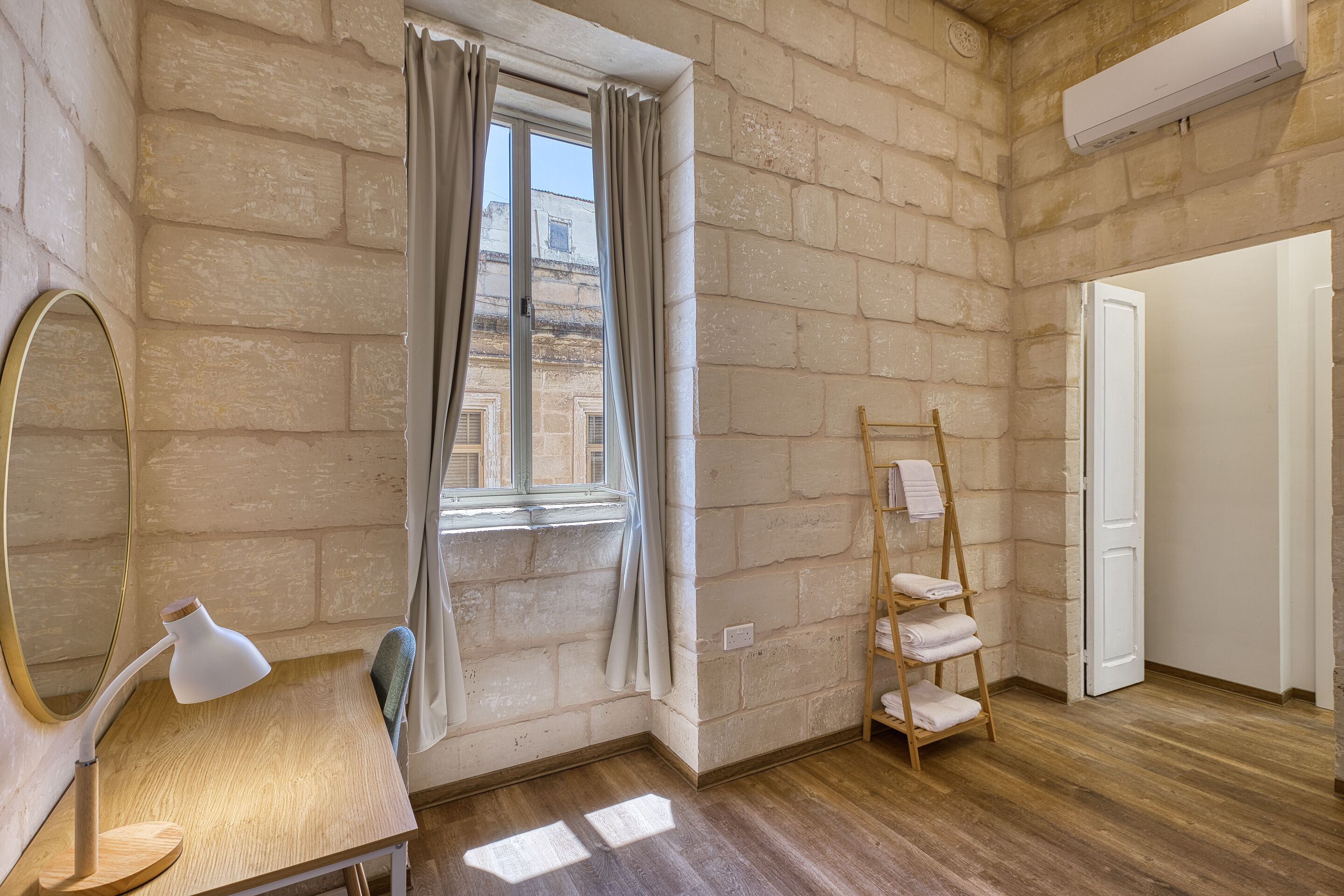 Habitación doble Deluxe | Escritorio, espacio para trabajar con laptop y wifi gratis 