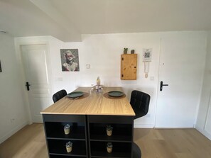 Dining - Cozy, air-conditioned nest (Forbach)