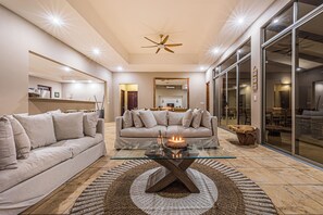 Living area - Casa Las Palmas-Luxury Uvita Villa, Beach 5 min (Uvita)