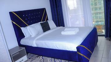 1 habitación, tabla de planchar con plancha, wifi gratis y ropa de cama