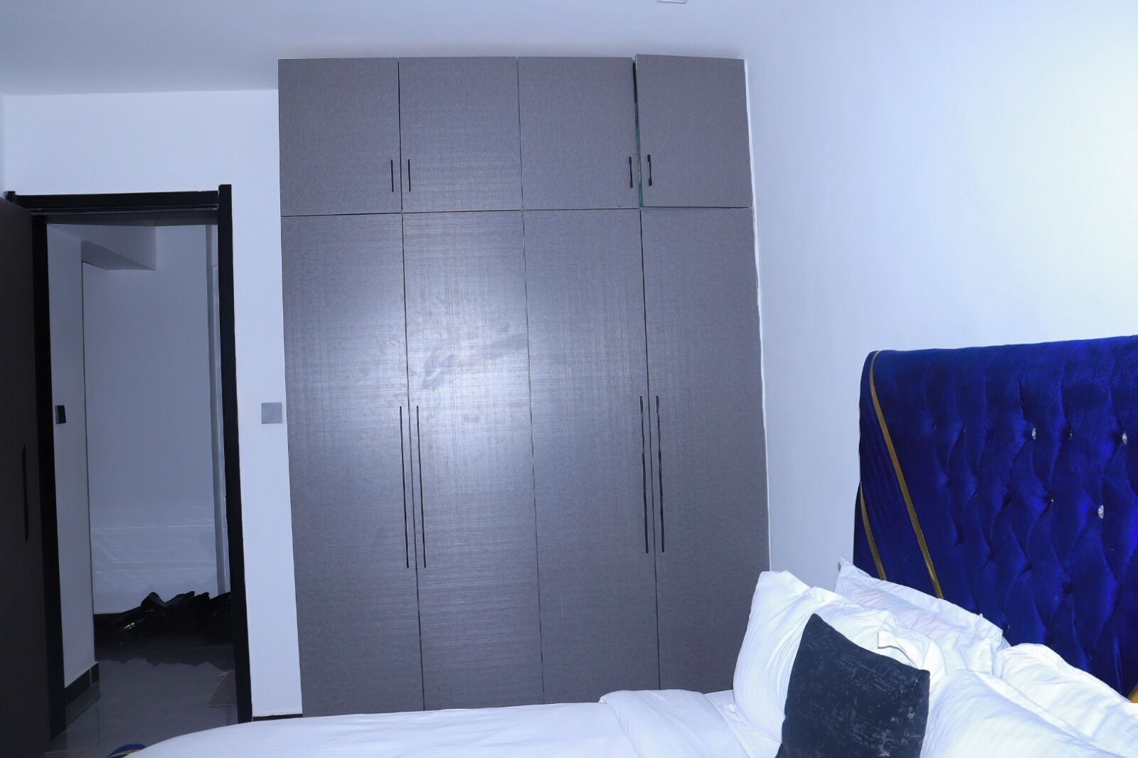1 habitación, tabla de planchar con plancha, wifi gratis y ropa de cama 
