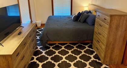Cozy 1-bedroom apartment in nice Brownwood with AC