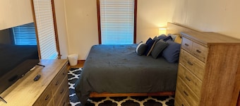 Cozy 1-bedroom apartment in nice Brownwood with AC