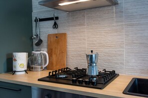 Kühlschrank, Mikrowelle, Geschirrspüler, Toaster