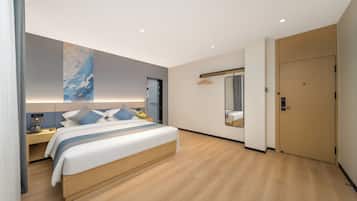 Deluxe Double Room, City View | Desk, free WiFi
