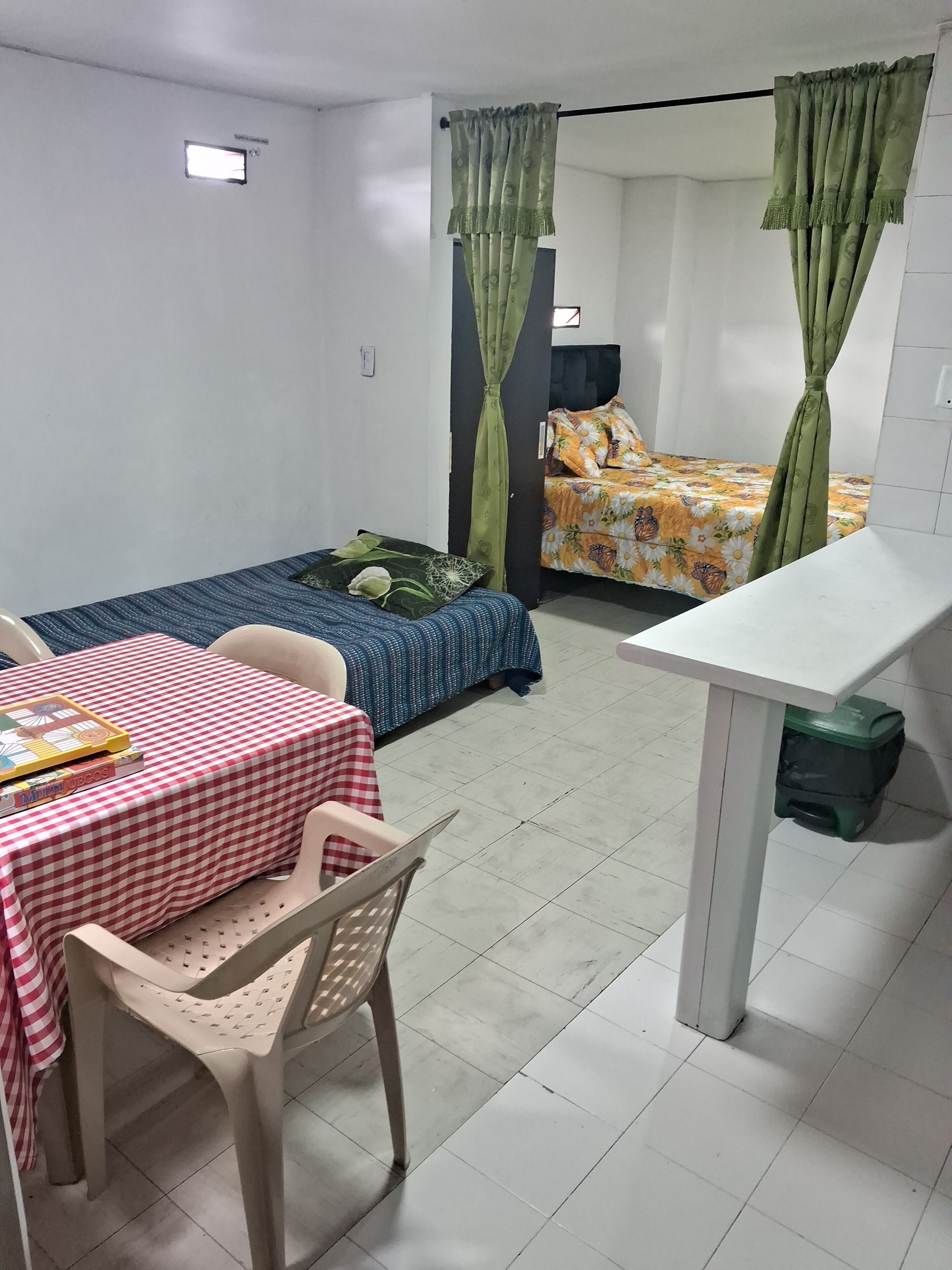 Ferros/tábuas de passar roupa, Wi-Fi de cortesia, roupa de cama