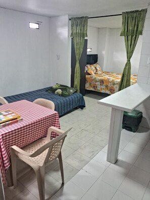Ferros/tábuas de passar roupa, Wi-Fi de cortesia, roupa de cama