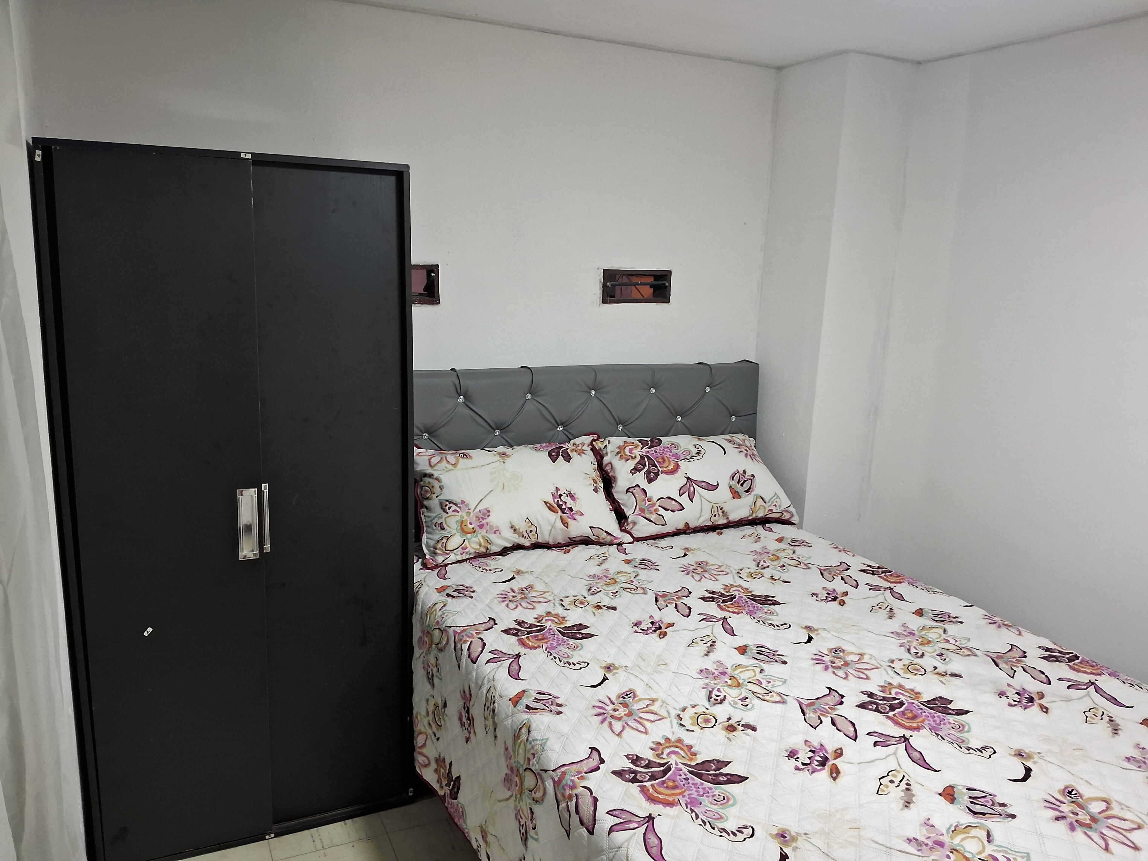 Ferros/tábuas de passar roupa, Wi-Fi de cortesia, roupa de cama
