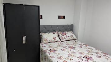 Ferros/tábuas de passar roupa, Wi-Fi de cortesia, roupa de cama