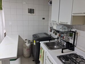 Cookware/dishes/utensils, dining tables - Parque Caldas Fundadores Apartment in Manizales (Manizales)
