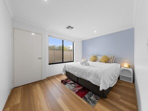 Room - Modern 4-bedroom home with comfort and stylish (Piara Waters)