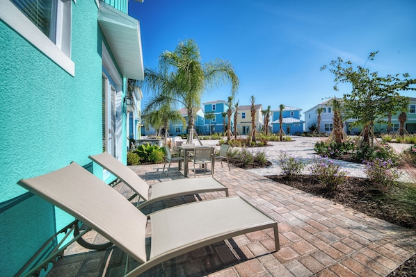 Outdoor dining - Margaritaville 4 bed Cottage near Disney, Universal and SeaWorld (Kissimmee)