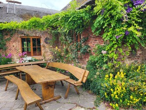 Outdoor dining - Vrbo Property (Baumgarten)