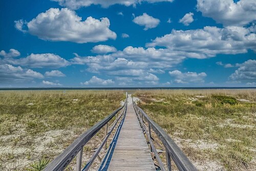 Harbor Island Beach Home Dog
Friendly Resort Pools Golf Cart Included