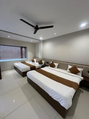 Free WiFi - Hotel Shree Madhuram By Vilaasitaa (Ujjain)