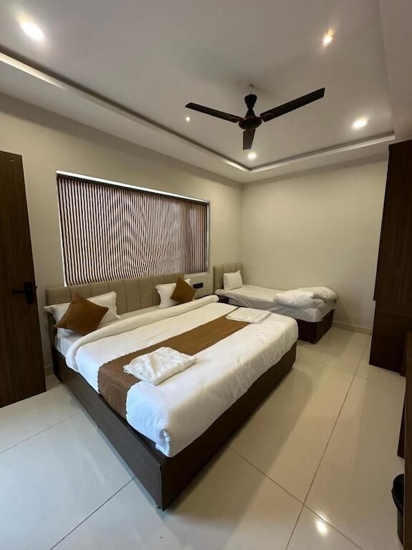 Free WiFi - Hotel Shree Madhuram By Vilaasitaa (Ujjain)