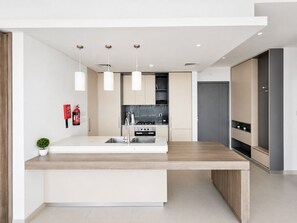 Private kitchen - 1 bedroom in new building by luxury developer (Dubai)