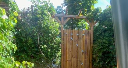 Summer house in Egmond aan Zee. Centrally located and quiet. Private parking space