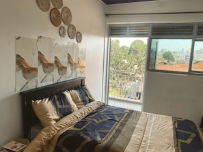 Iron/ironing board, Internet, bed sheets - Quaint 1-bedroom duplex  apartment in cool Kampala neighborhood (Kampala)
