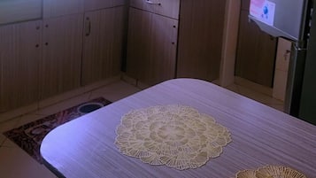 Executive-Apartment, 1 Schlafzimmer, Poolblick | Eigene Küche