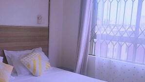 Apartamento ejecutivo, 1 habitación, vistas a la piscina | Sábanas de algodón egipcio y ropa de cama de alta calidad