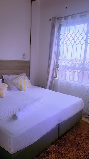 Egyptian cotton sheets, premium bedding, memory-foam beds, desk - Sunset Holiday Paradise - Shanzu Beach (Mombasa)