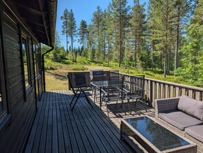 Hytte - 3 soveværelser - ryger - balkon | Udendørs spisemuligheder