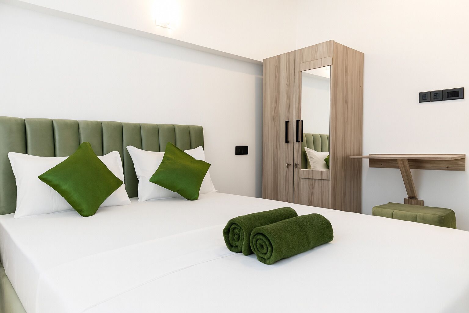 6 bedrooms, iron/ironing board, internet