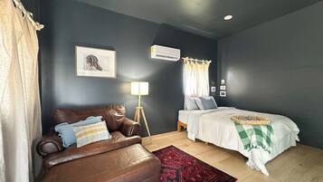 1 bedroom, bed sheets