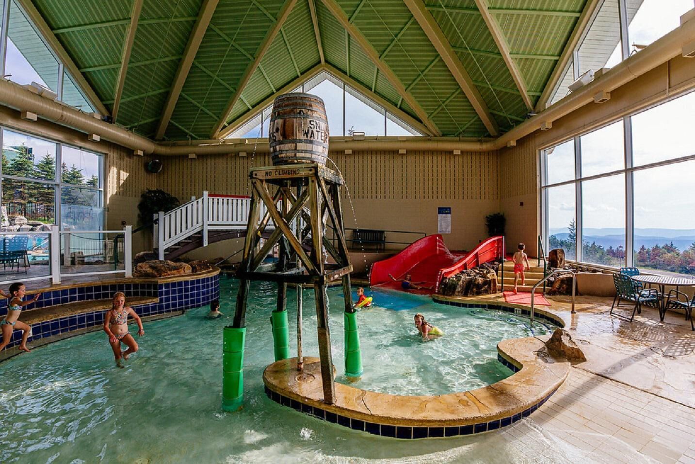 Piscina coperta, una piscina riscaldata