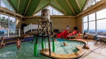 Piscina coperta, una piscina riscaldata