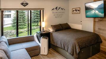 WiFi (free), bed sheets