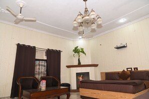 Deluxe Double Room | Interior - Hotel Vills - Stay in Luxury Guest House (Lucknow)
