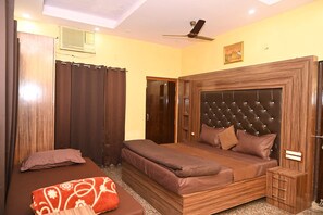 Family Triple Room | Laptop workspace, free WiFi - Hotel Vills - Stay in Luxury Guest House (Lucknow)