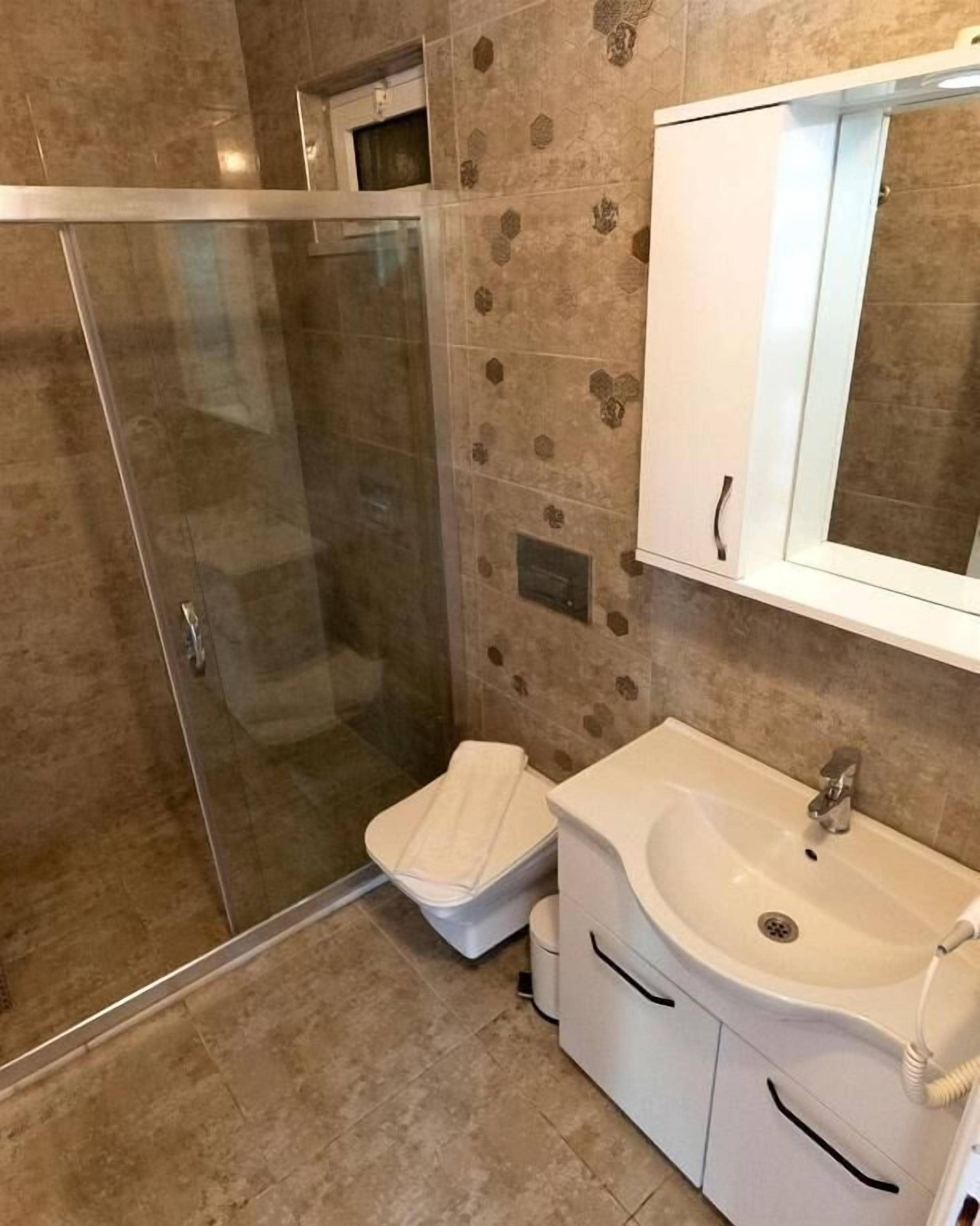 Habitación doble clásica, balcón | Baño