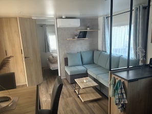 Living area - Mobile home at Les Viviers Campground in Lège-Cap-Ferret (Lège-Cap-Ferret)