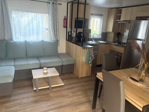 Interior - Mobile home at Les Viviers Campground in Lège-Cap-Ferret (Lège-Cap-Ferret)