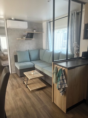 Living area - Mobile home at Les Viviers Campground in Lège-Cap-Ferret (Lège-Cap-Ferret)