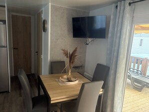 Dining - Mobile home at Les Viviers Campground in Lège-Cap-Ferret (Lège-Cap-Ferret)