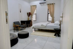 Internet, bed sheets - Perfect 4-bedroom apartment with Starlink and 24/7 Inverter Power in Lekki (Lekki)