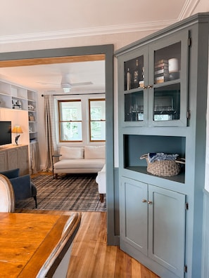 Smart TV, computer monitors, printers - NEW 4BR Coastal Home with AC Steps to Kinney Shores Beach ⭐⭐⭐⭐⭐ (Saco)