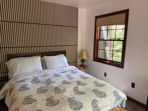 WiFi, bed sheets - Spacious 1-bedroom suite surrounded by nature in charming Downingtown. (Downingtown)