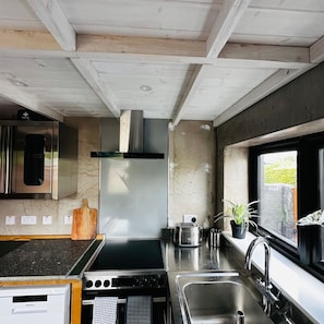 Private kitchen - Luxury Blaen Cottage Private Hot Tub Pembrokeshire (Newport)